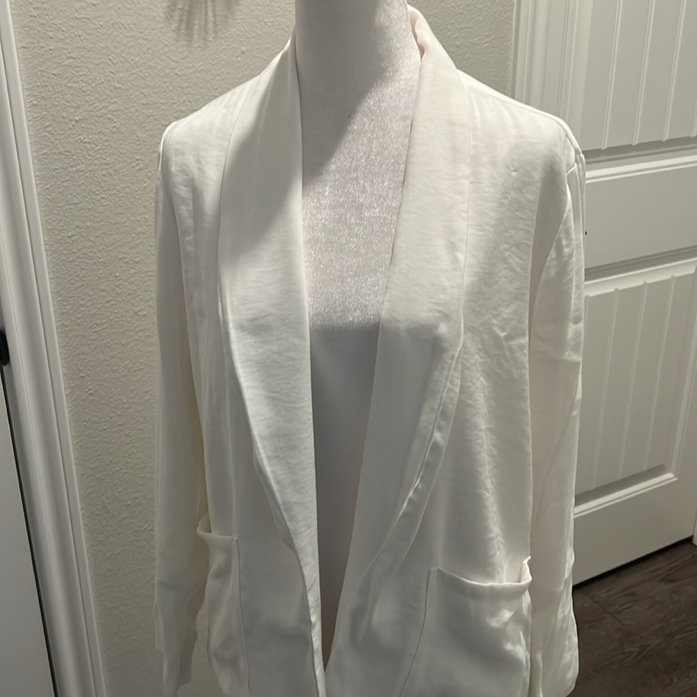 L'Academie Castaway Blazer in White - Picture 7 of 9